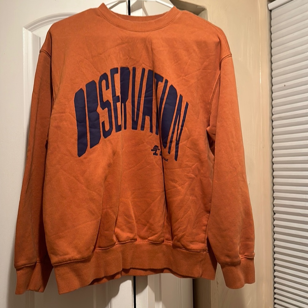 H&M crewneck “observation”